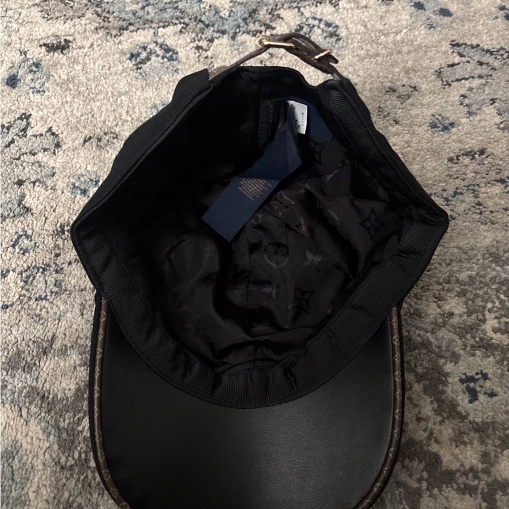 Louis Vuitton Monogram Black Cap - Picture 3 of 3